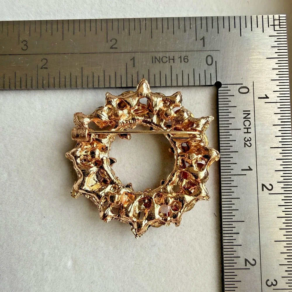 Christmas Wreath Brooch Pin Red Green Rhinestone Floral Gold Tone Holiday
